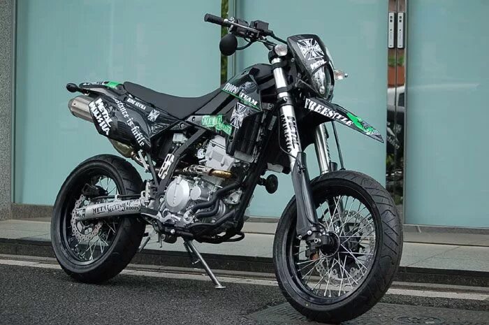 D tracker. Мотард kawasaki. эндуро резина на kawasaki d-tracker. камуфляж на мотоцикл мотард. мотацикл байк мотерс мотард.