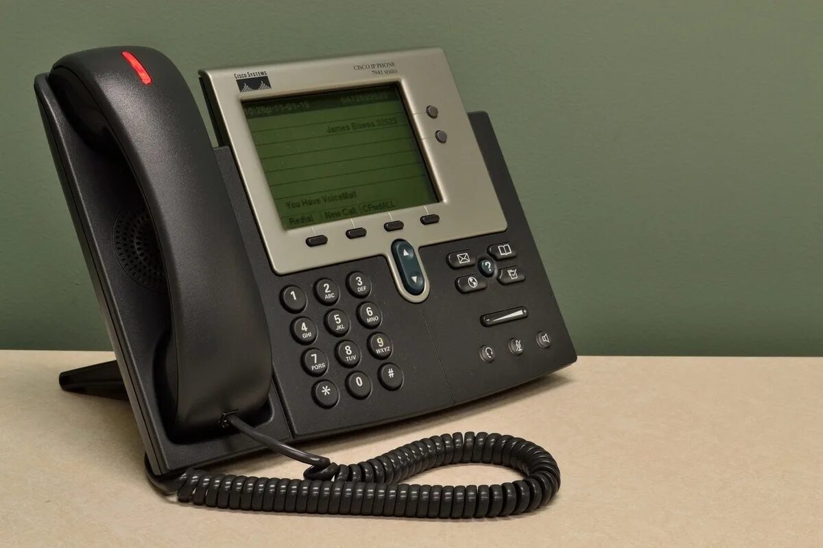 Дополнительный телефон для связи. Cisco 7941. IP телефония. Автоответчик. Офисный телефон.