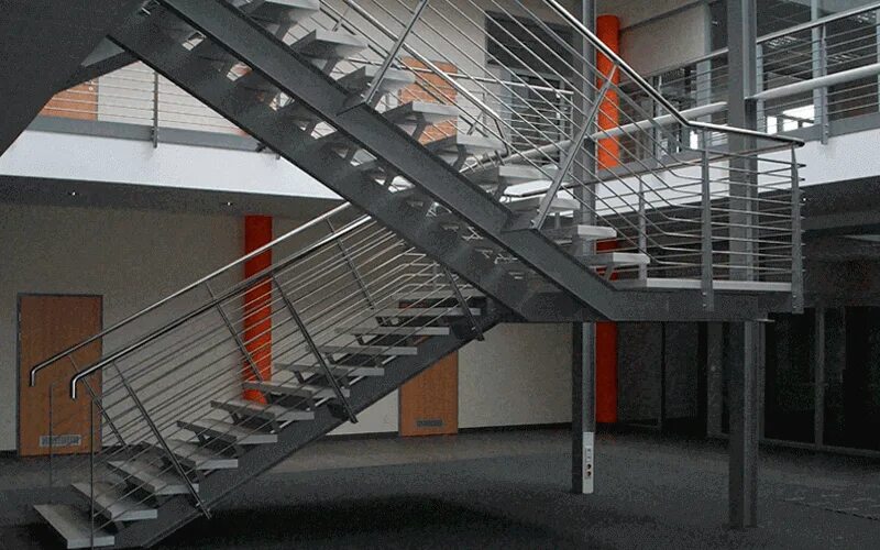 Лестница металл 40на40 труба. Лестница 1 косоур металл. Лестница двухмаршевая п образная металлокаркас. Внутренняя металлическая лестница. Металлокаркас лестницы на 2 этаж.
