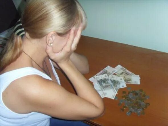 Без денег форум. Нехватка денег. отсутствие денег. девушки плачет деньги. дефицит денег.