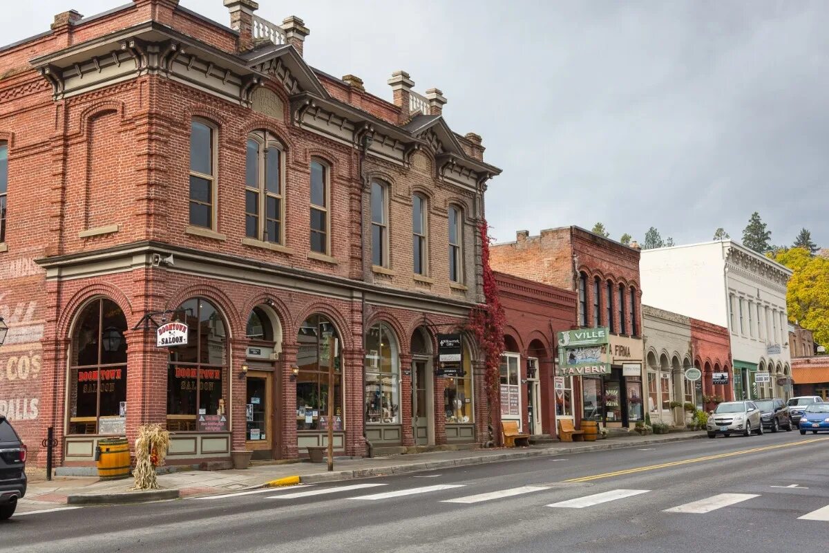 Main town. Американский городок Мэйн стрит. Уэлсбери город США. Город США Фоксбери. Маленькие города Америки.