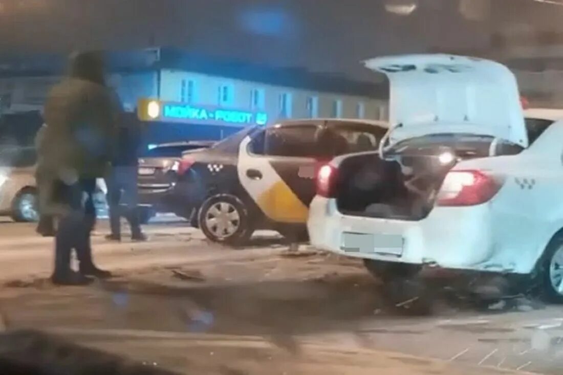 Авария кия и такси в Пензе. Чуть не попал в аварию