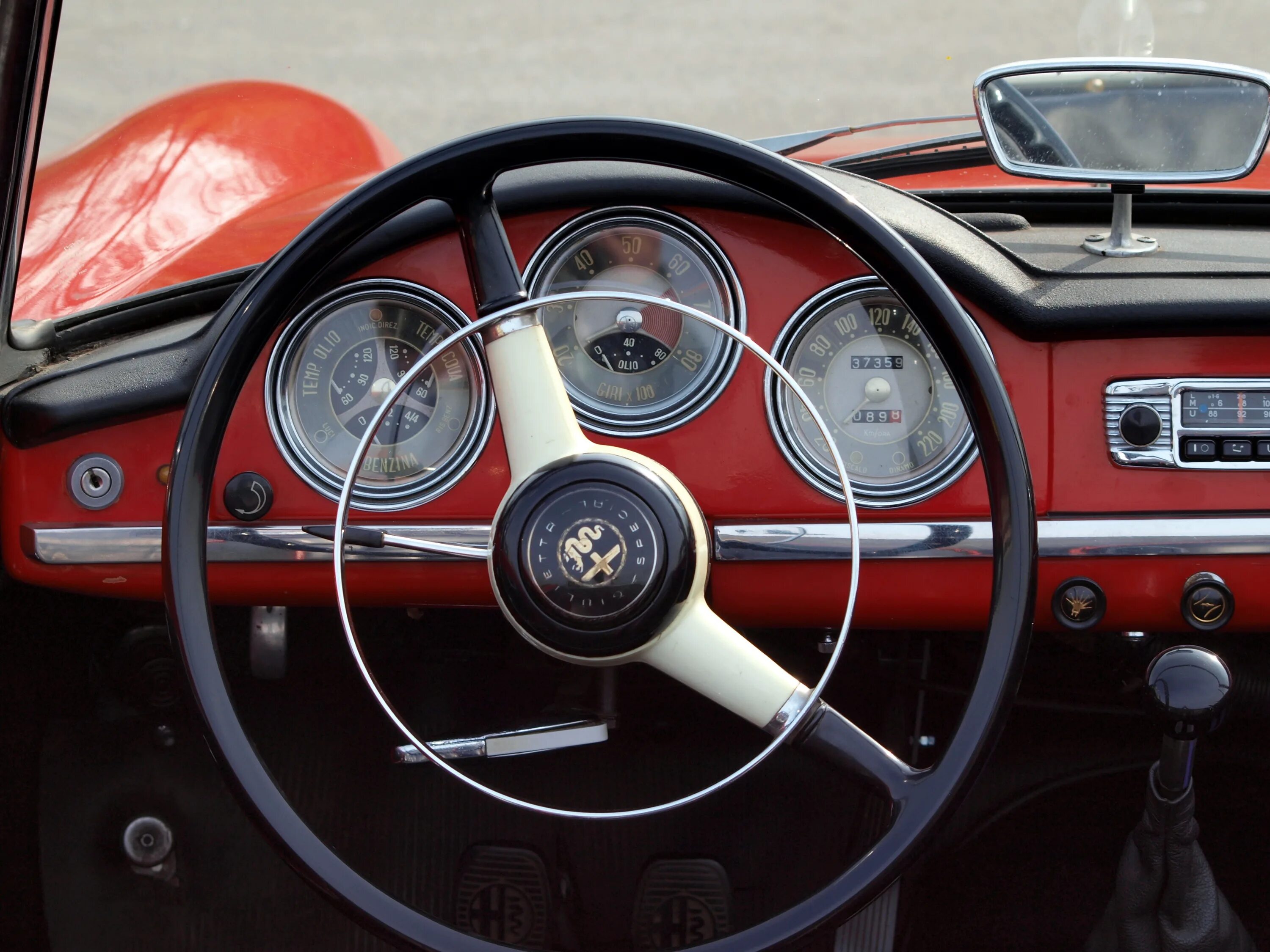 Торпеда классика. 1958 Alfa Romeo Giulietta Spider. Alfa Romeo Giulietta 1958 салон. Alfa Romeo Giulietta Spider veloce.