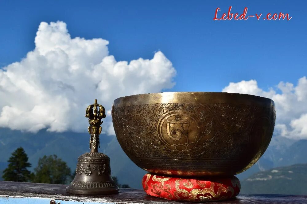 Чаша Тибет. Поющие чаши музыкальный инструмент Япония. Поющие чаши в Японии. Поющие чаши Тибет природа.