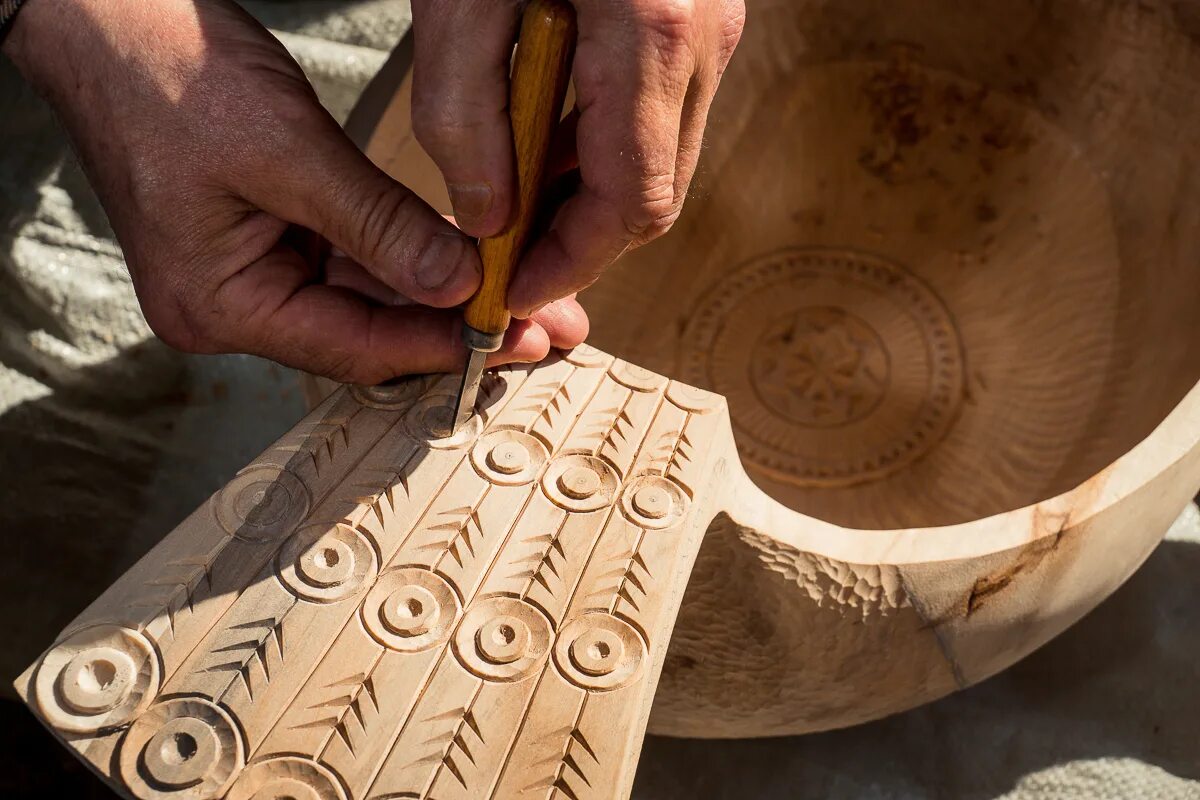 В школе ремесел резьбой по дереву ткачеством. Музей ткатс ткацкий иваново. Музей ткатс ткацкий иваново. Прядильное ремесло. Ткацкие станки музея иваново.