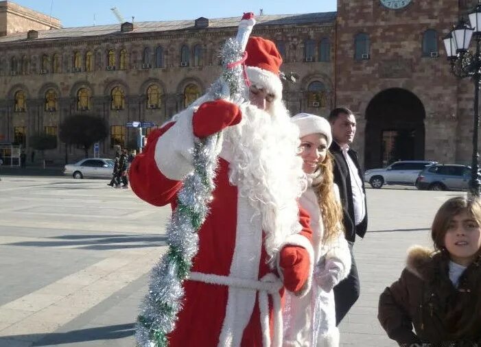 Рождество в армении 2025 какого числа. Новый год в армении. новогодние традиции в армении. ереван новый год. традиционный армянский новый год.