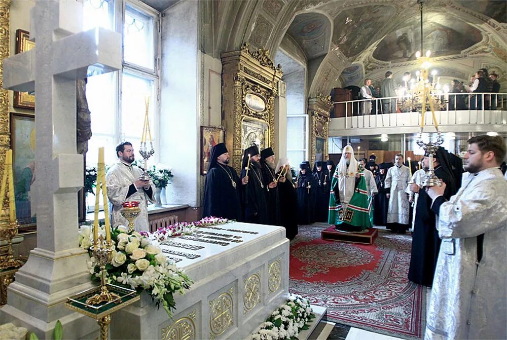 Похороны патриарха алексия 2. Елоховский собор могила алексия 2. Патриарх алексий похороны. Похороны патриарха алексия. Где похоронен патриарх.