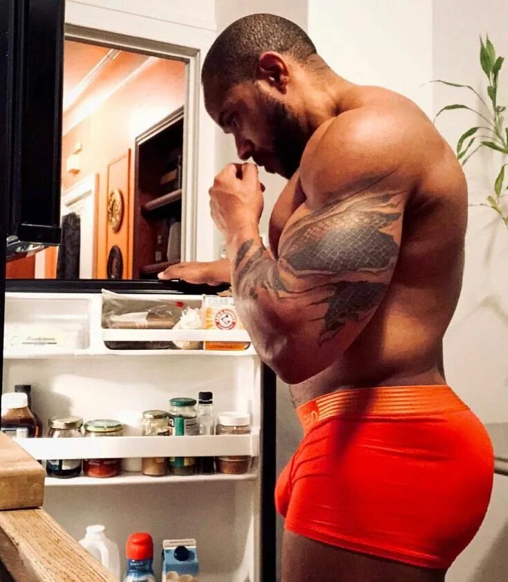 Толстый парень в брюках. Hunk boxer. Спортивный мужчина. Красивые спортивные парни. Thick boys.