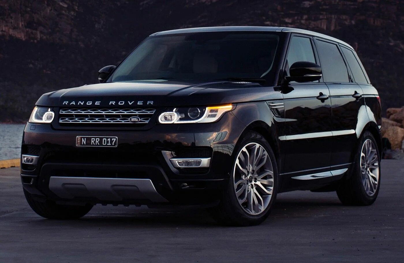Стоит ленд. Рендж ровер спорт 2014. land rover range rover sport. land rover range rover sport 2014. ленд ровер range rover sport.