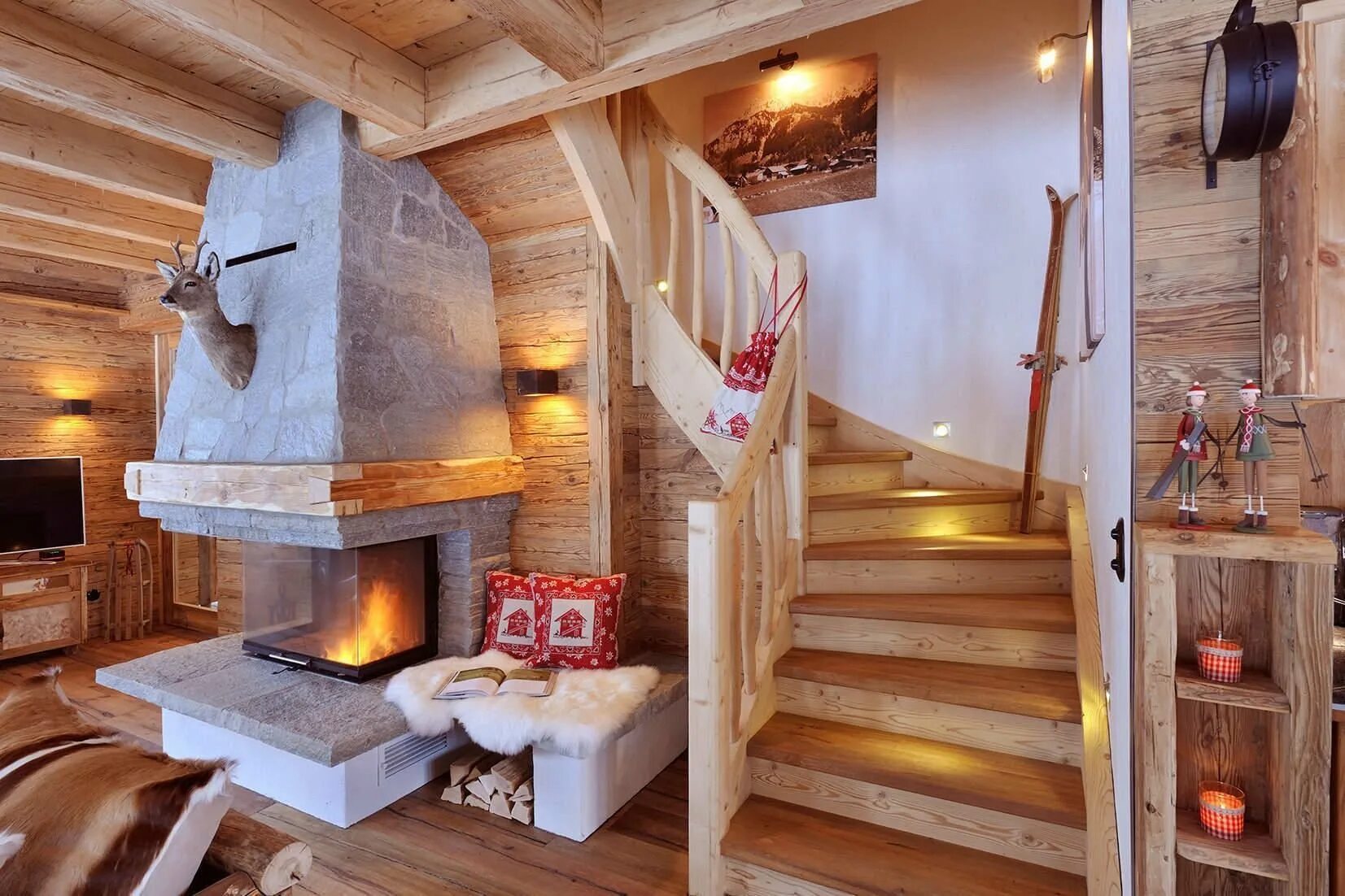 Двухэтажный дом с печкой. Chalet grand flüh. лестница в стиле шале. лестница в стиле шале в загородном доме. камин в деревянном доме.