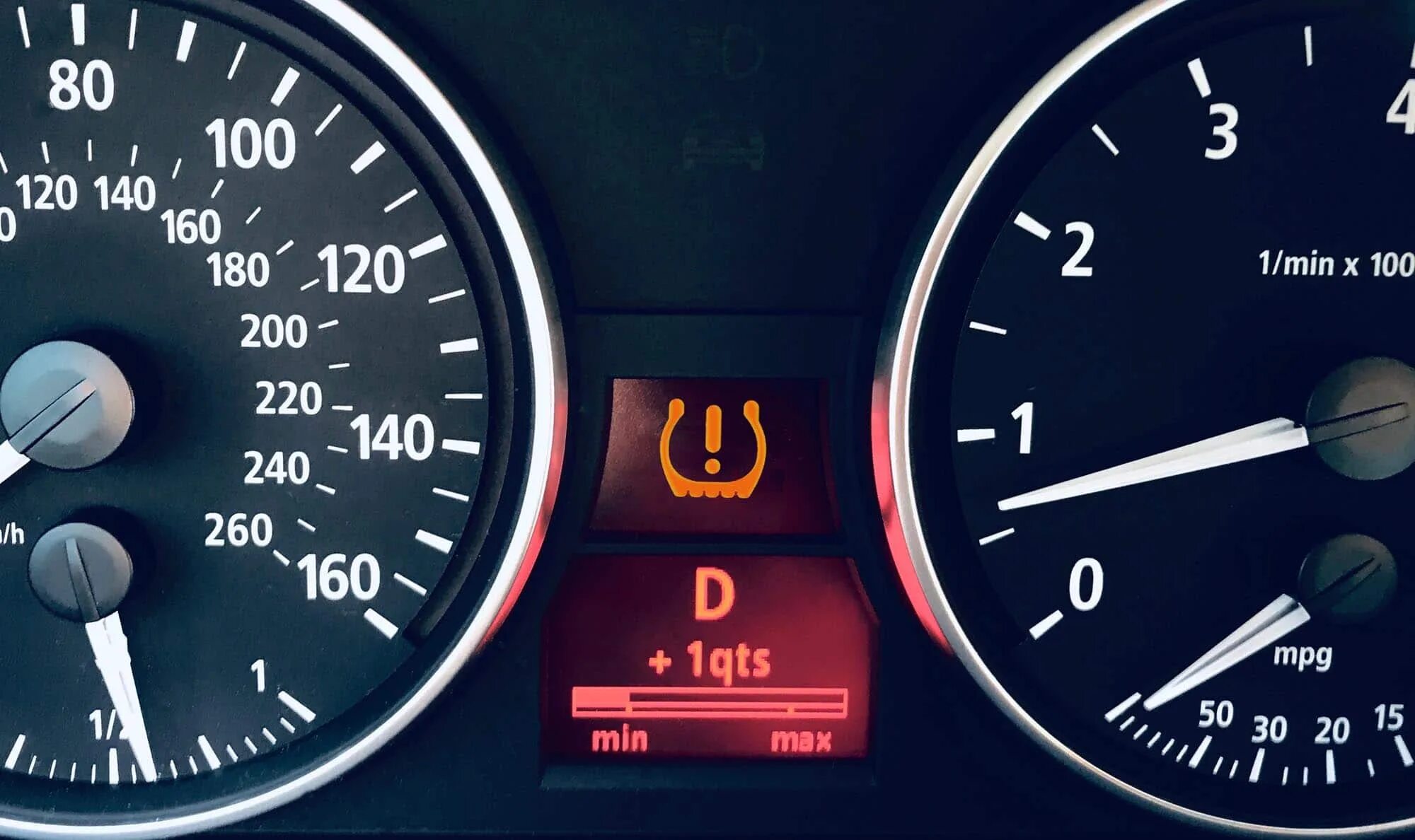Top up engine level. Check engine и уровень масла. лампочка давления масла дискавери 4. oil indicator in car. car oil light.