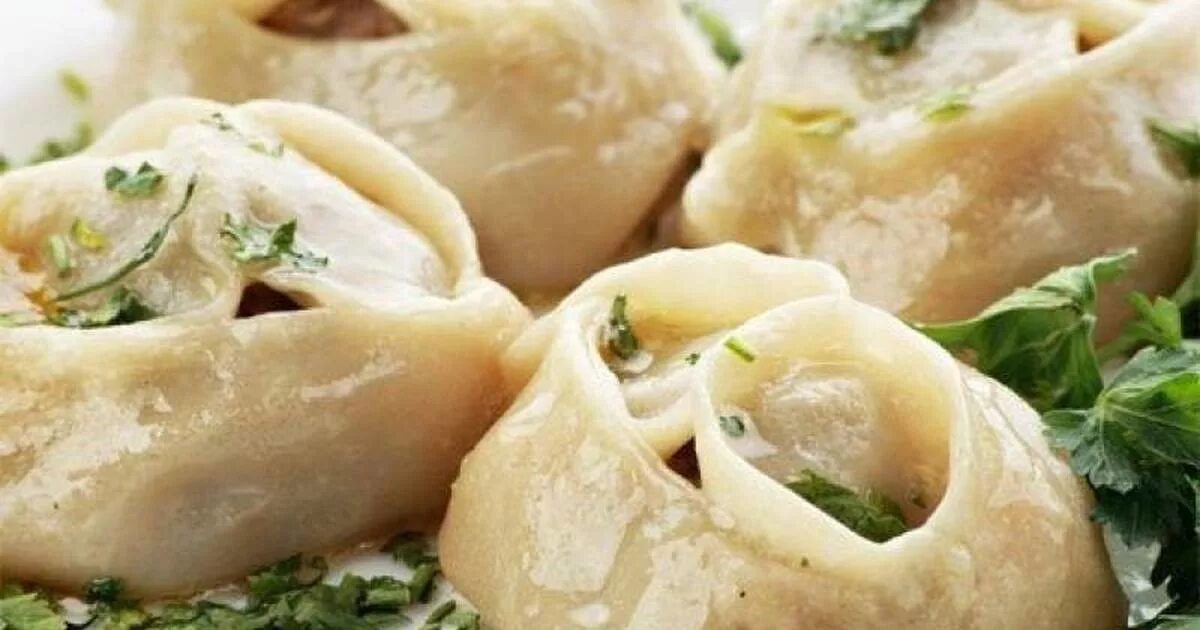 как называются большие пельмени с мясом. пельмени вареники манты хинкали. манты говядина. ашкавак манты. пальмень, мант и хинкал.