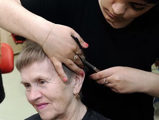 Как подстричь бабушку