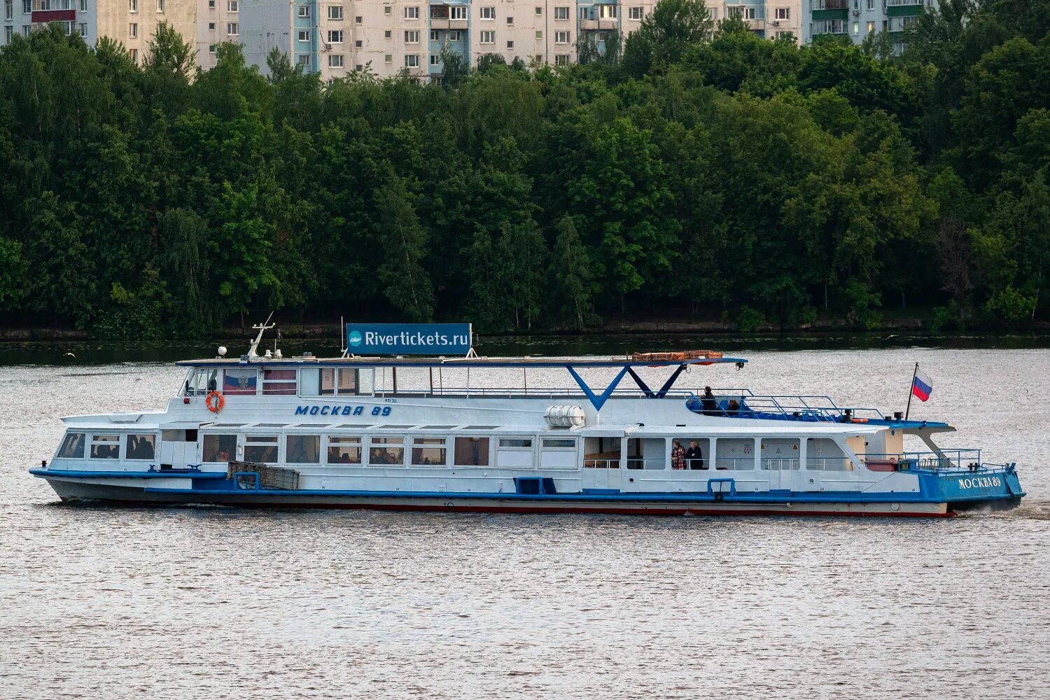 Водный трамвайчик цена. Речной транспорт теплоход БТ 184. Теплоход Москва река. Речной трамвайчик. Теплоход Москва 89.