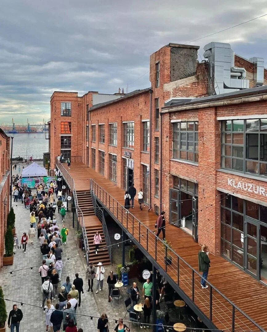 Брусницын санкт петербург культурный. Общественное пространство брусницын. Брусницын культурный квартал. Культурный квартал брусницын кожевенная линия. Культурный квартал брусницын санкт-петербург кожевенная линия.