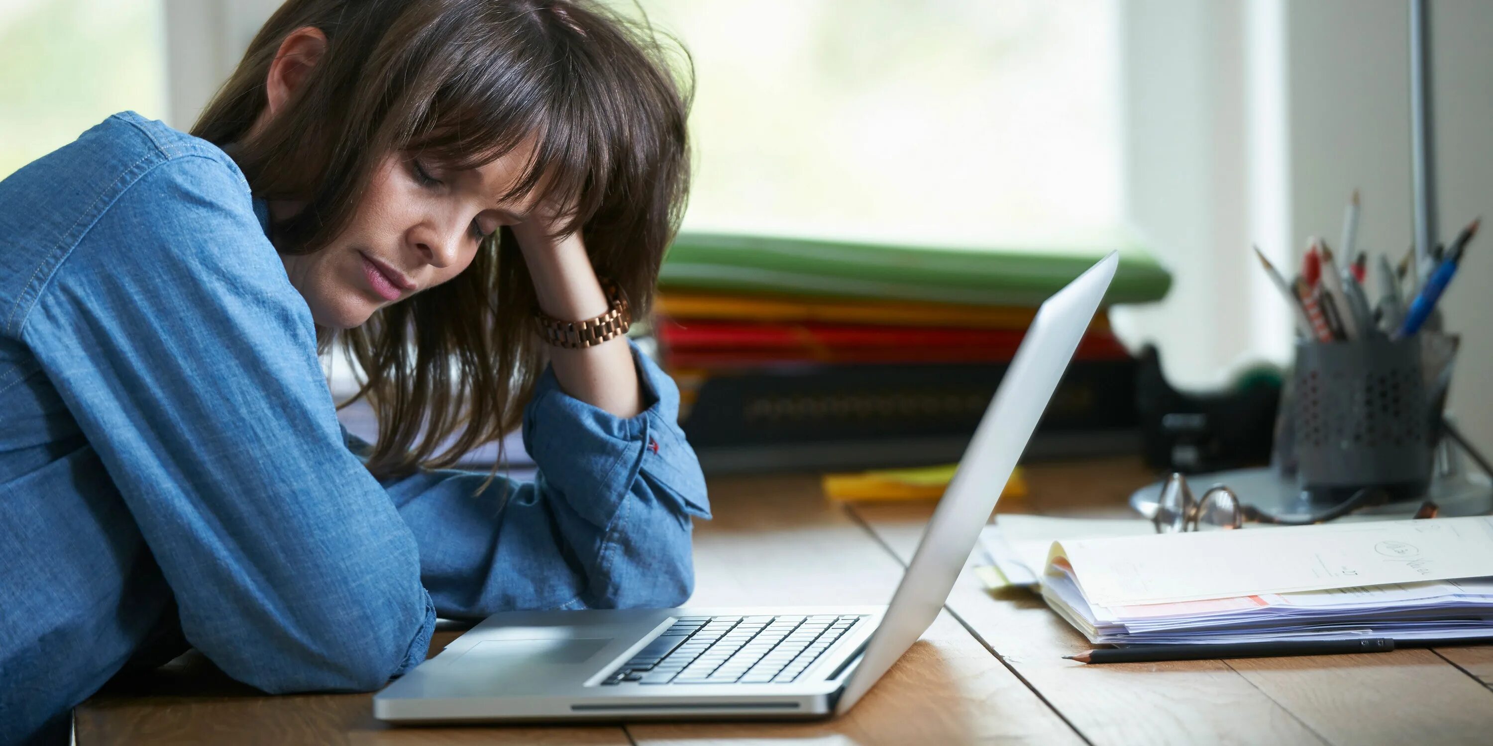 They tired. Усталость. Утомление картинки. Усталый вид. Сонливость.
