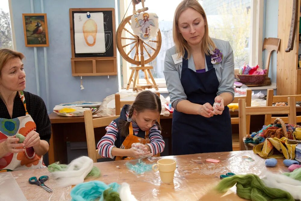 Дети творчество. Мастер классы для детей в лагере. С помощью мастер класса. С помощью мастер класса. Творческие идеи для детей.