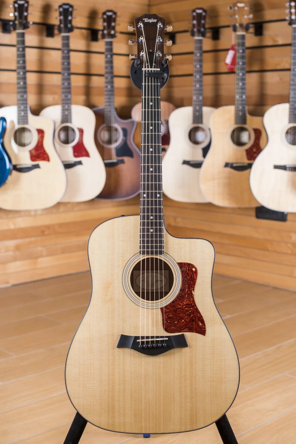 Гитара тейлор. Гитара taylor 110ce. taylor guitars 210ce управление. taylor 210. taylor электрогитара.