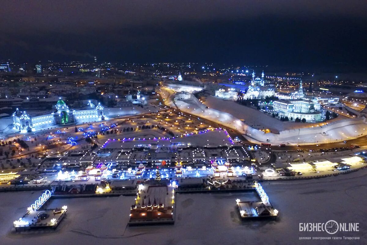 Фотографии 2023 года. Зимняя Казань 2023. Ночная Казань с высоты птичьего полета. Казань набережная с высоты. Казань с высоты птичьего полета ночью.