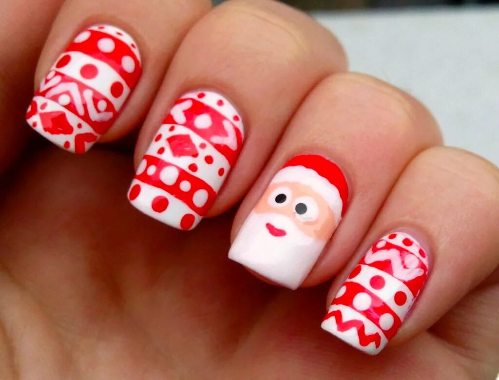 маникюр на новый год легкий. маникюр с дедом морозом. нарощенные ногти на новый год детям. ногти на новый год 9 лет. новогодний маникюр.