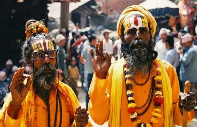 Вера индуизм. Индия религия индуизм. Поклонение индусов. Вера индуизм. Верующие в индии.