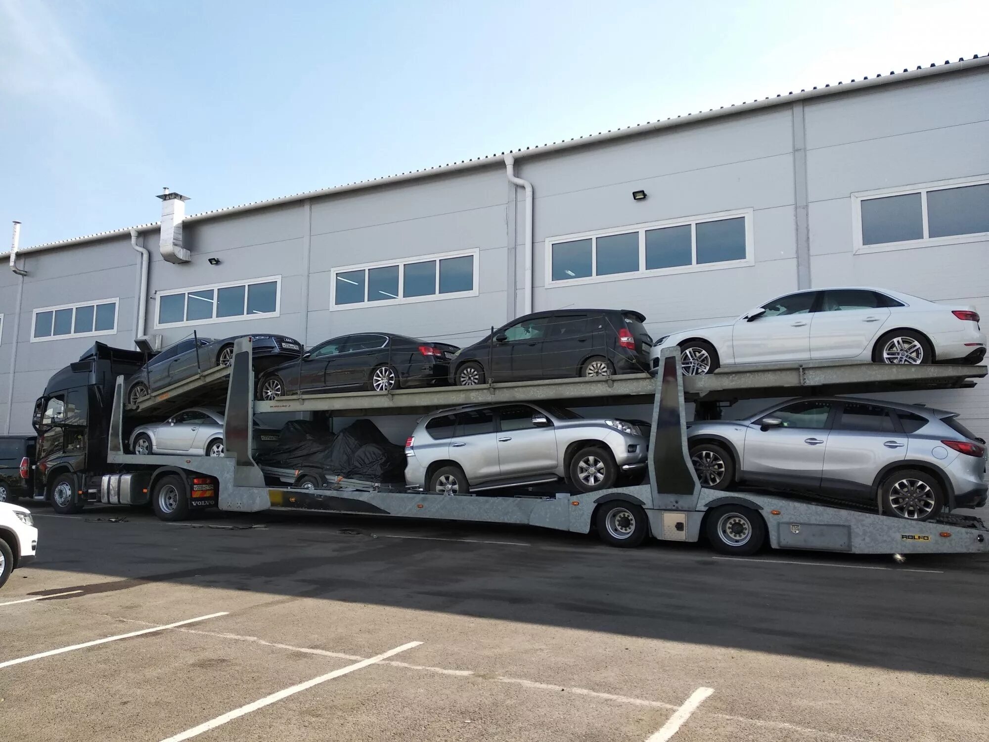 Автовоз владивосток. Автовоз из владивостока. Автовоз из владивостока. Вольво х690 автовоз. Перевозка авто владивосток москва.