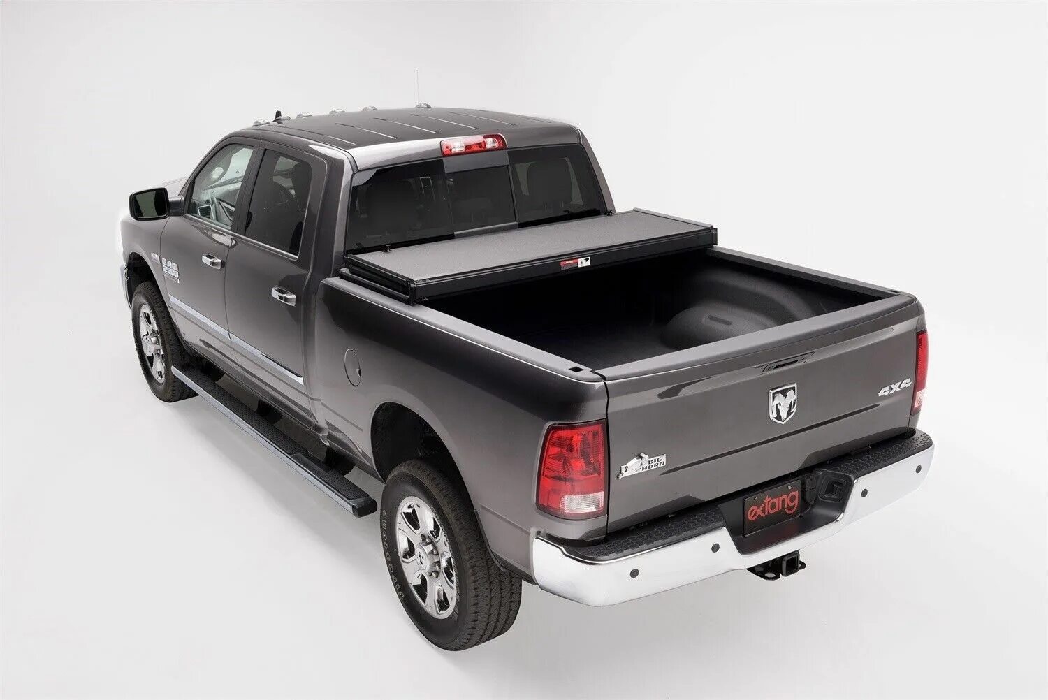 Ram box. Dodge Ram 1500 крышка багажника. Dodge Ram 5.7 RAMBOX роллета. RAMBOX dodge Ram. Ram 1500 лодка.