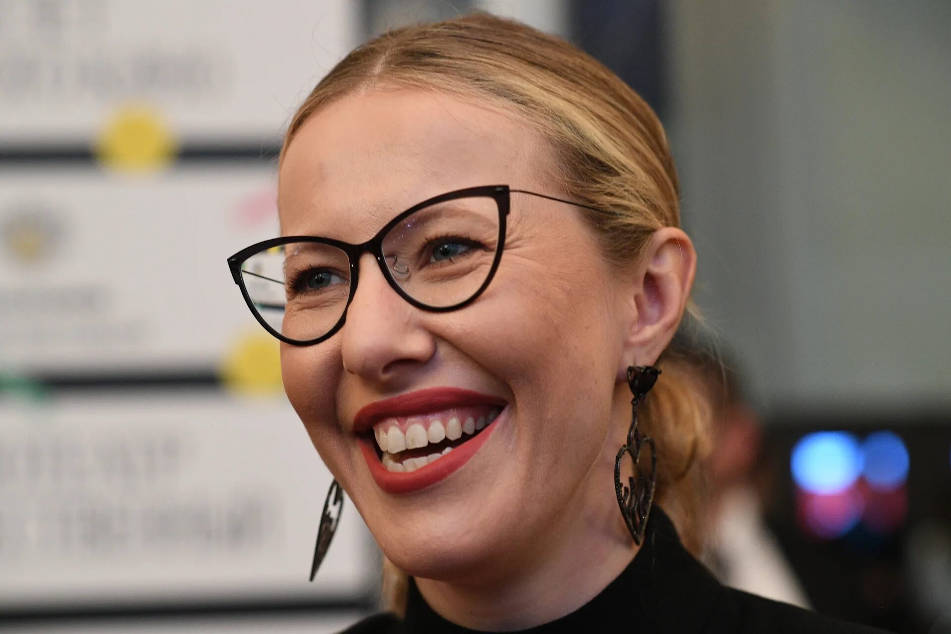 Ксения собчак. Где сейчас собчак декабрь 2023. Светские львицы 2000-х россия. Стрижка собчак 2023. Ксения собчак 2006.