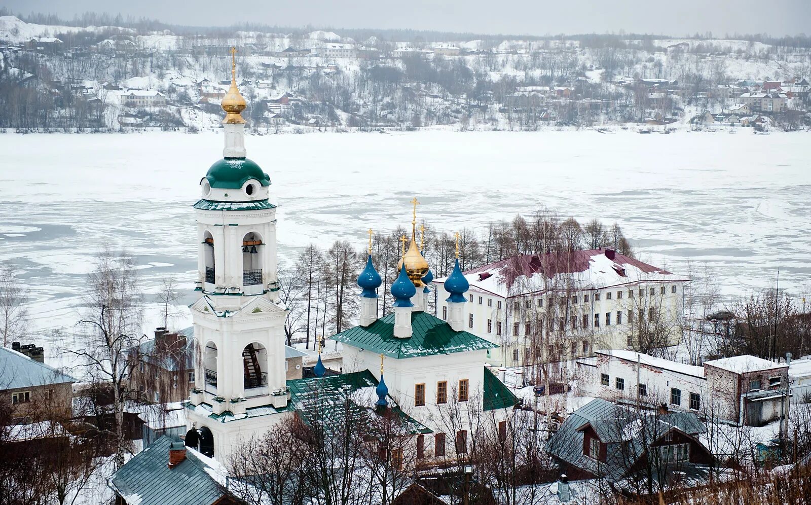 Малые города ивановской. Плёс город зима. Кинешма Ивановская область. Плёс город зимой. Город Плес Ивановской области.