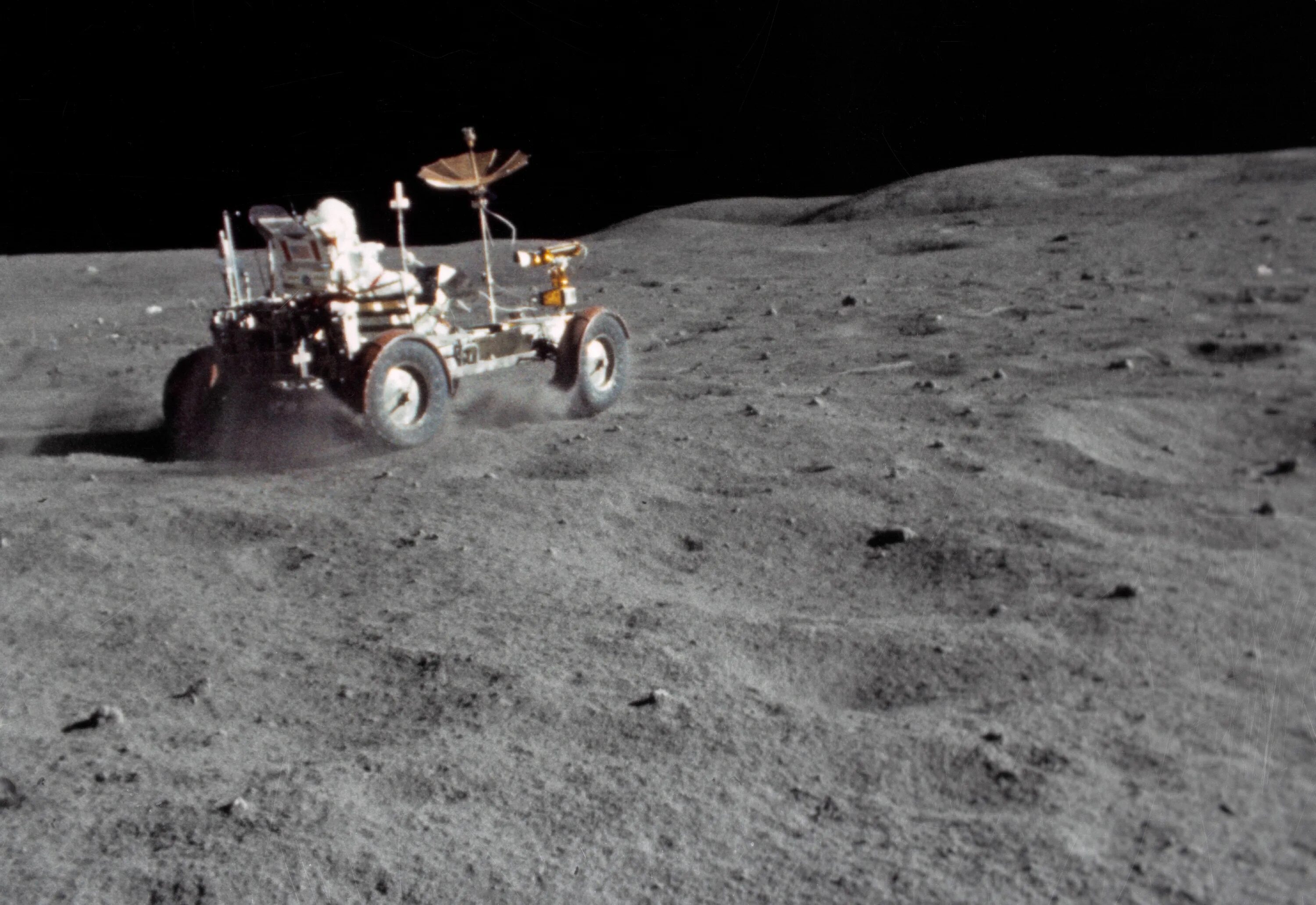 Какой аппарат совершил первую посадку на луну. Луноход Аполлон. Астронавты Аполло 16. Лунный Ровер Аполлон. Лунный Ровер Аполлон 11.