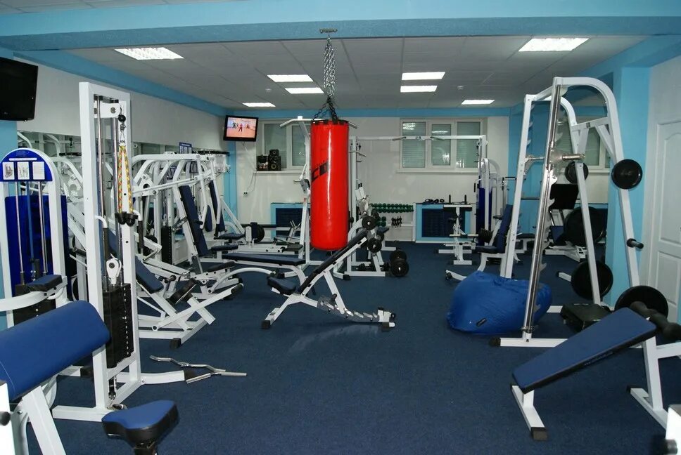 Power hls club томск. Фитнес номер 1. Спортзал номер 1. Спортзал номер 1. Тренажерный зал.