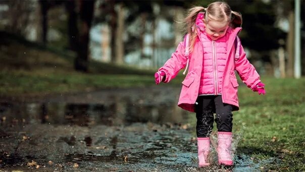 2 года как одеть на улицу. Весенняя одежда для детей. дети весной. одеть девочку на весну. девочка в весенней одежде для детей.
