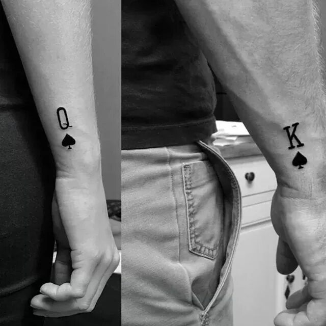 Тату на запястье для мужчин маленькие. Тату на запястье для мужчин. Тату на запястье для мужчин маленькие. Маленькие тату для мужчин. Хендпоук тату.