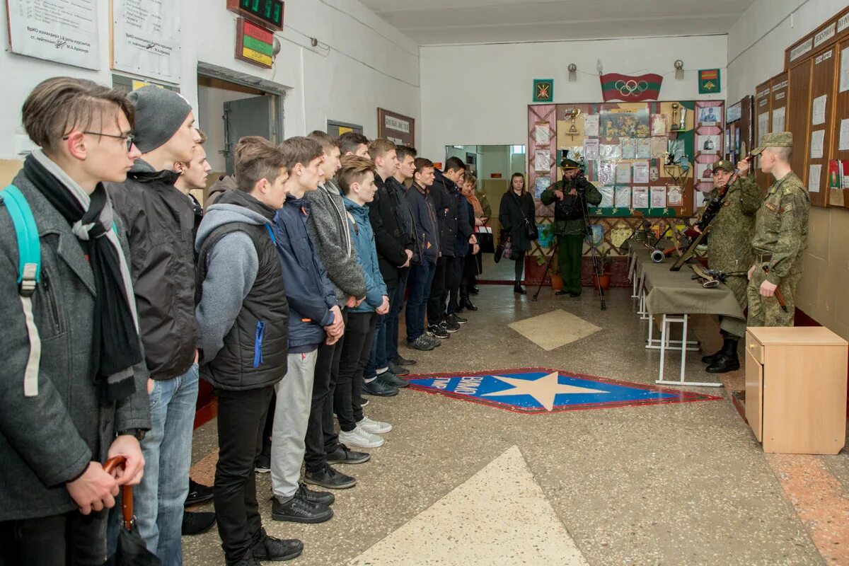 Военкомат в институте. День открытых дверей в вузах военных. день открытых дверей в военкомате. день открытых дверей в военном университете. день открытых дверей в воинской части для школьников.