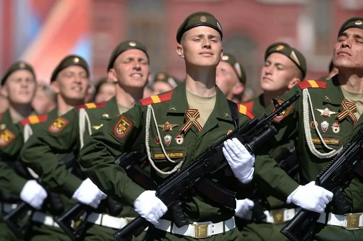 Солдаты на параде. Современная армия. Российская армия. Солдат Российской армии.