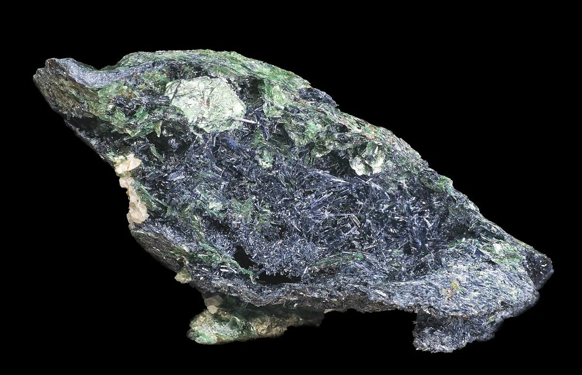 Минерал класса силикатов 6. Медный изумруд диоптаз. Глаукофан амфибол. Sio2 минерал. Фенакит минерал.