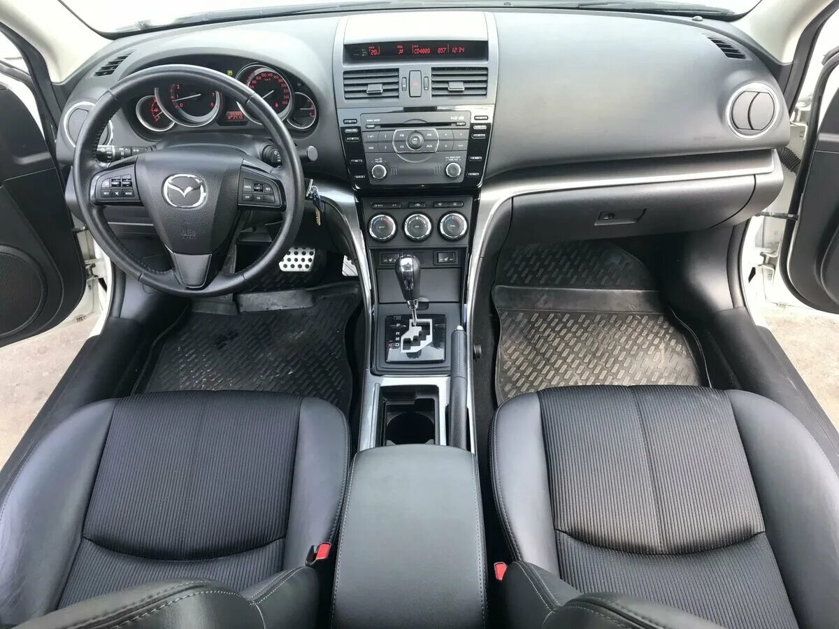 Чем отличается мазда от мазды 6. Mazda 6 gh 2012 салон. мазда 6 2 рестайлинг. mazda 6 gh спорт комплектация. mazda 6 gh рестайлинг салон.