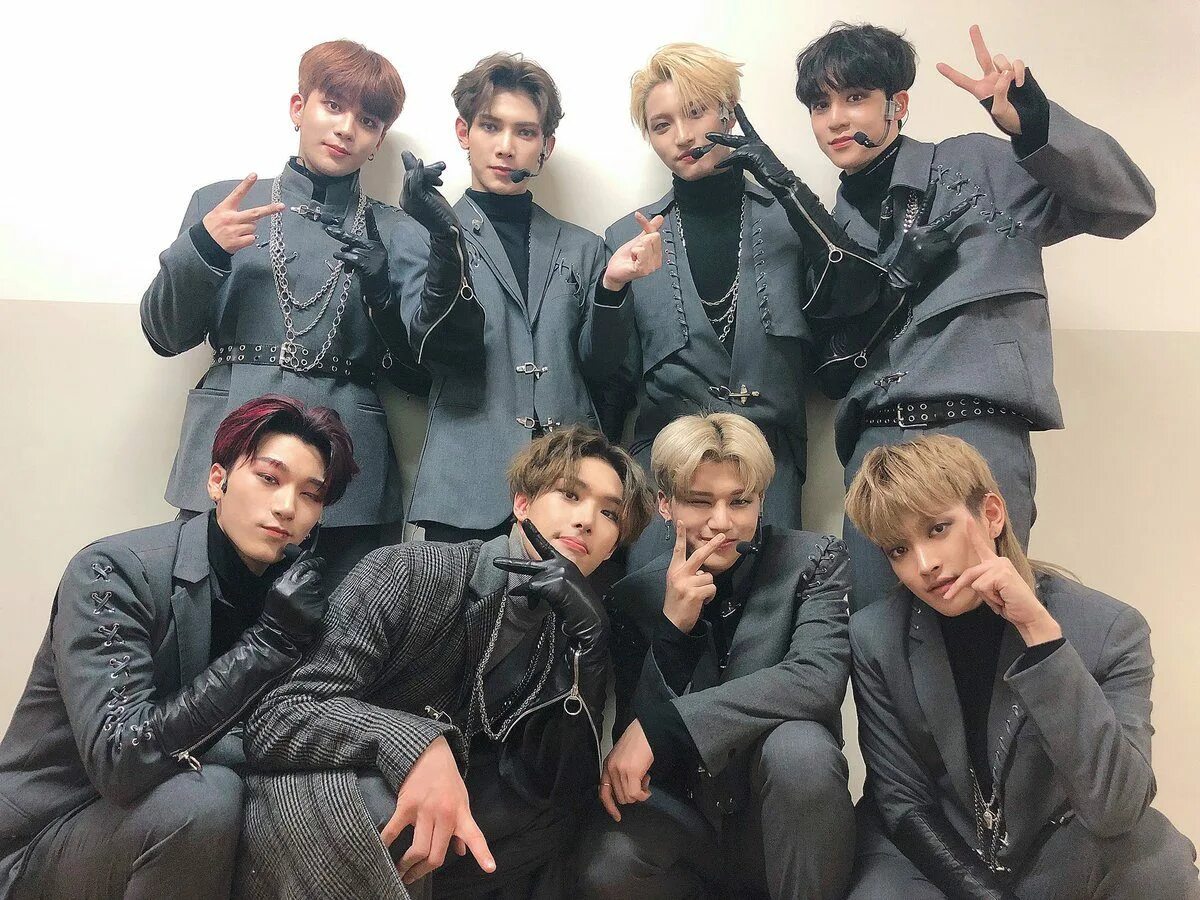 Answer ateez. Корейская группа ateez. k pop группа ateez. кпоп группу ateez. группа ateez участники.