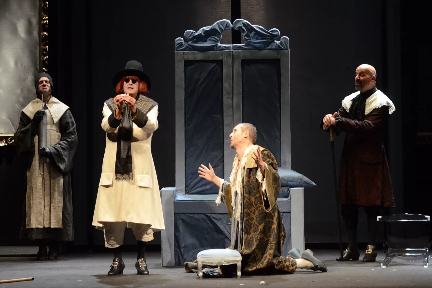 Театр комиссаржевской пьеса мизантроп. Обломов театр комиссаржевской. Мизантроп книга. Театр комиссаржевской пьеса мизантроп. Мольер мизантроп спектакль.