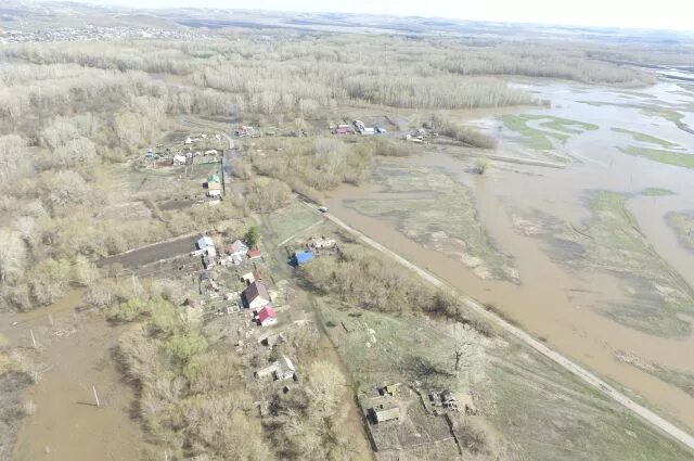 Поселок Степной Светлинский район Оренбургская область. ЧС В Оренбургской области. Паводок в Оренбуржье. Река Буруктал Светлинский район.