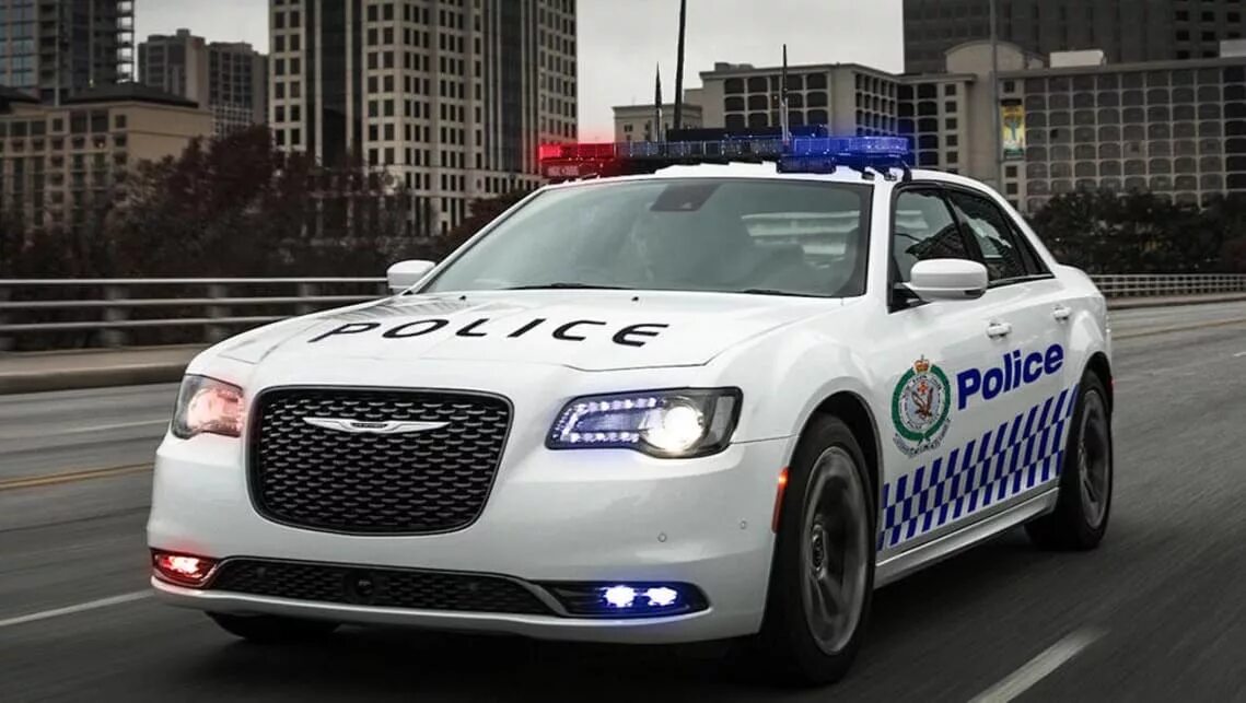 Сколько полицейских машин. Крайслер 300с полицейский. Chrysler 300c Police Interceptor. Крайслер 300c Police Touring. Крайслер 300c полиция.