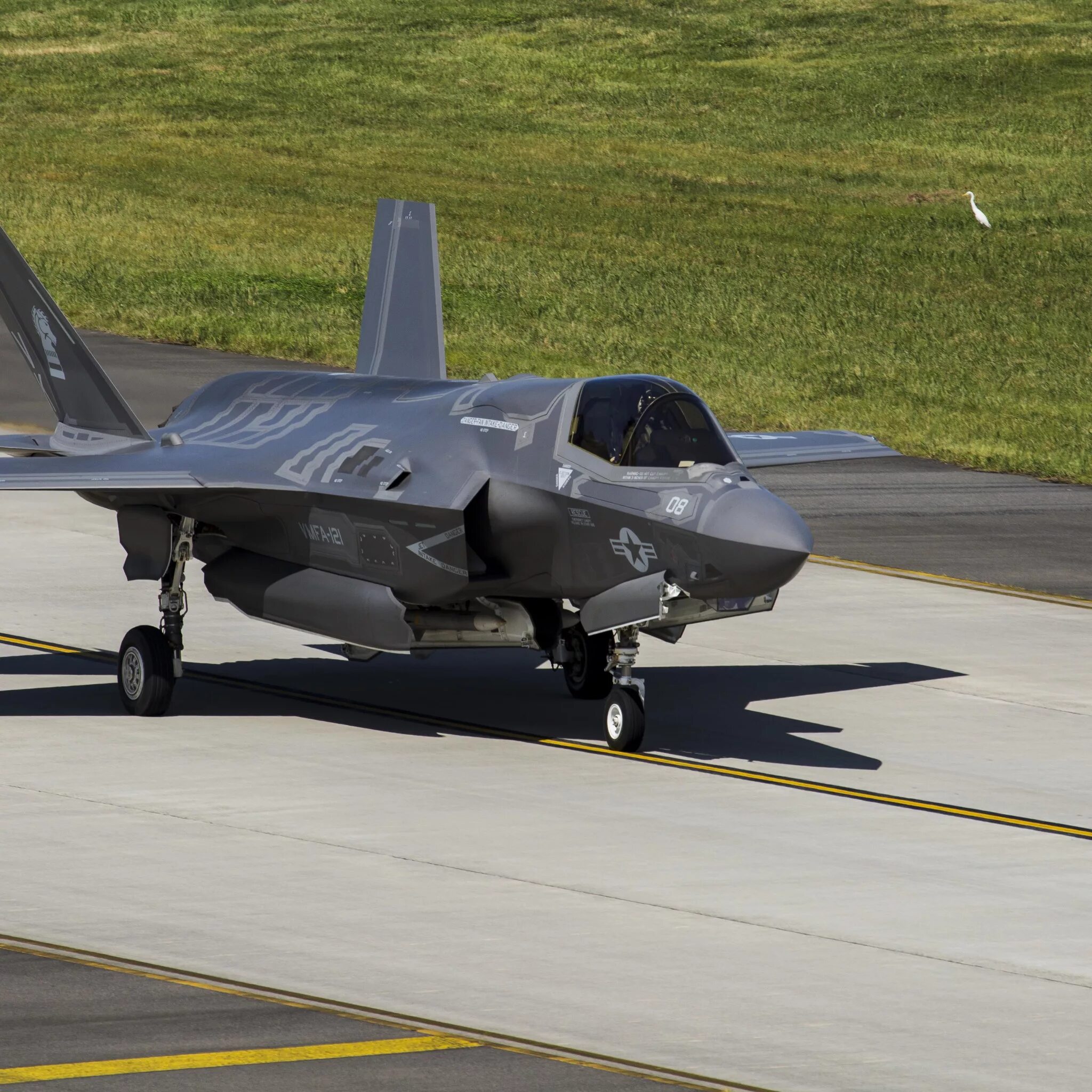 35 lightning ii. F 35 истребитель. f-35 lightning ii. f-35b вертикальный взлёт. истребитель 5 поколения сша f-35.