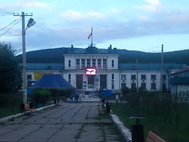 Автодром усть кут. Речной вокзал усть-кут. площадь речного вокзала усть-кут. вокзал в усть куте новый. усть-кут вокзал фото.