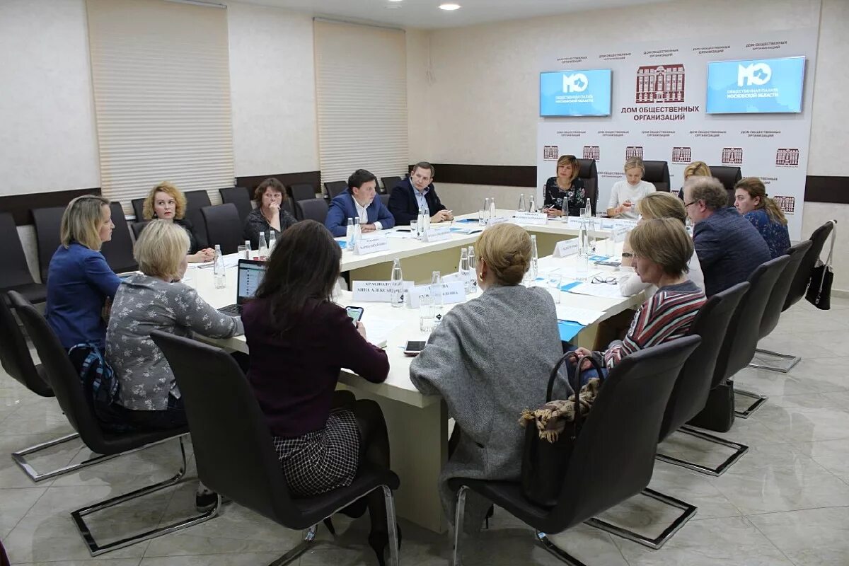 Общественные организации екатеринбурга. Эмблема союза женщин россии. Общественные организации екатеринбурга. Общественная организация это слайд. Общественные организации презентация.