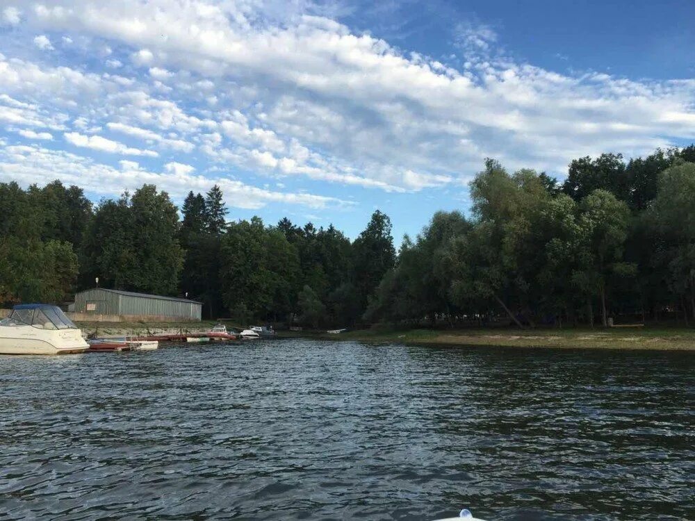 Поселок беляная гора. Рузское водохранилище дома. Руза коттеджи. Пляж рузское водохранилище беляная гора. Рузское водохранилище дома.
