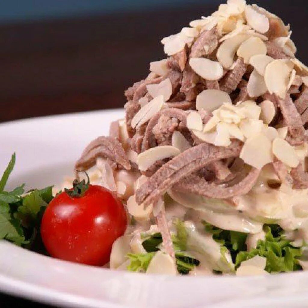 Салат три мяса. Салат с языком. салат из говяжьего языка. салат с языком говяжьим. салат с телячьим языком.