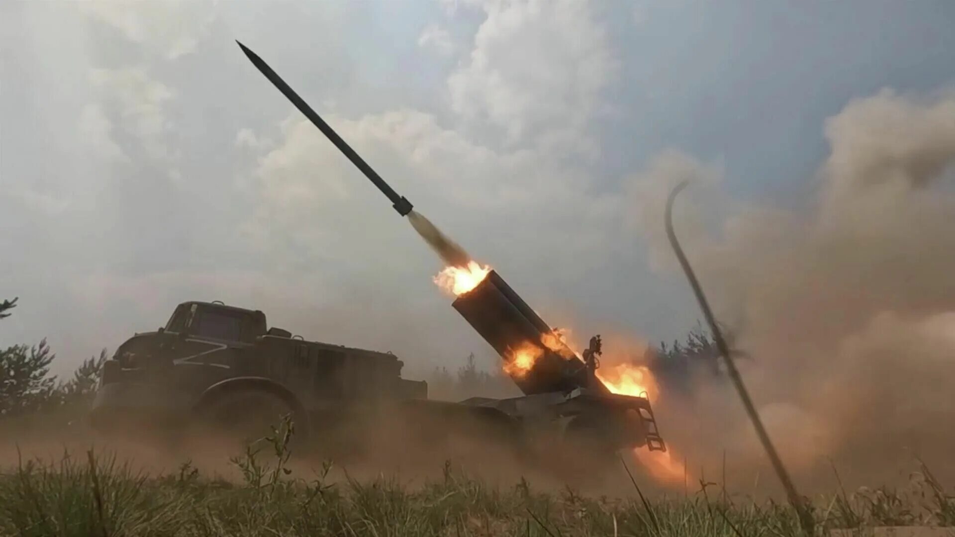 Рсзо 9п140 ураган. Himars реактивная система залпового огня артиллерия сша. Ураган рсзо зил. Система залпового огня ураган. Ураган рсзо.