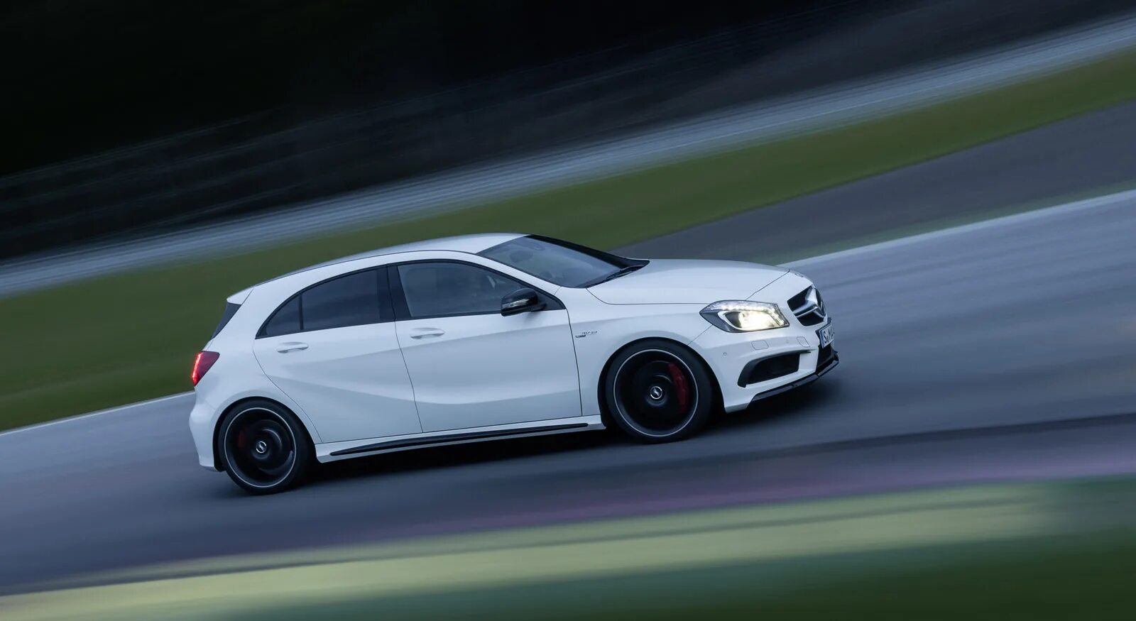 Амг 28. Мерседес а класс амг 45. Амг 28. Mercedes-benz a45 amg w176. Mercedes-benz a45 amg w176.