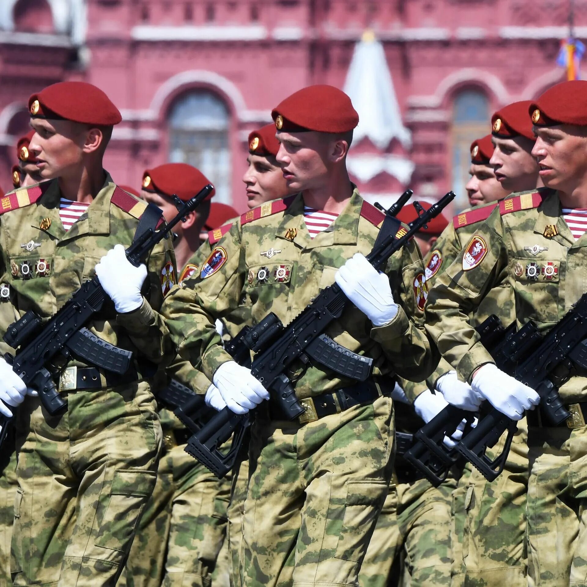 Российская гвардия картинки. Национальная гвардия ОДОН. Парад дивизии ОДОН Дзержинского. Парад Москва 2020 Росгвардия. Парад дивизия Дзержинского красная площадь.