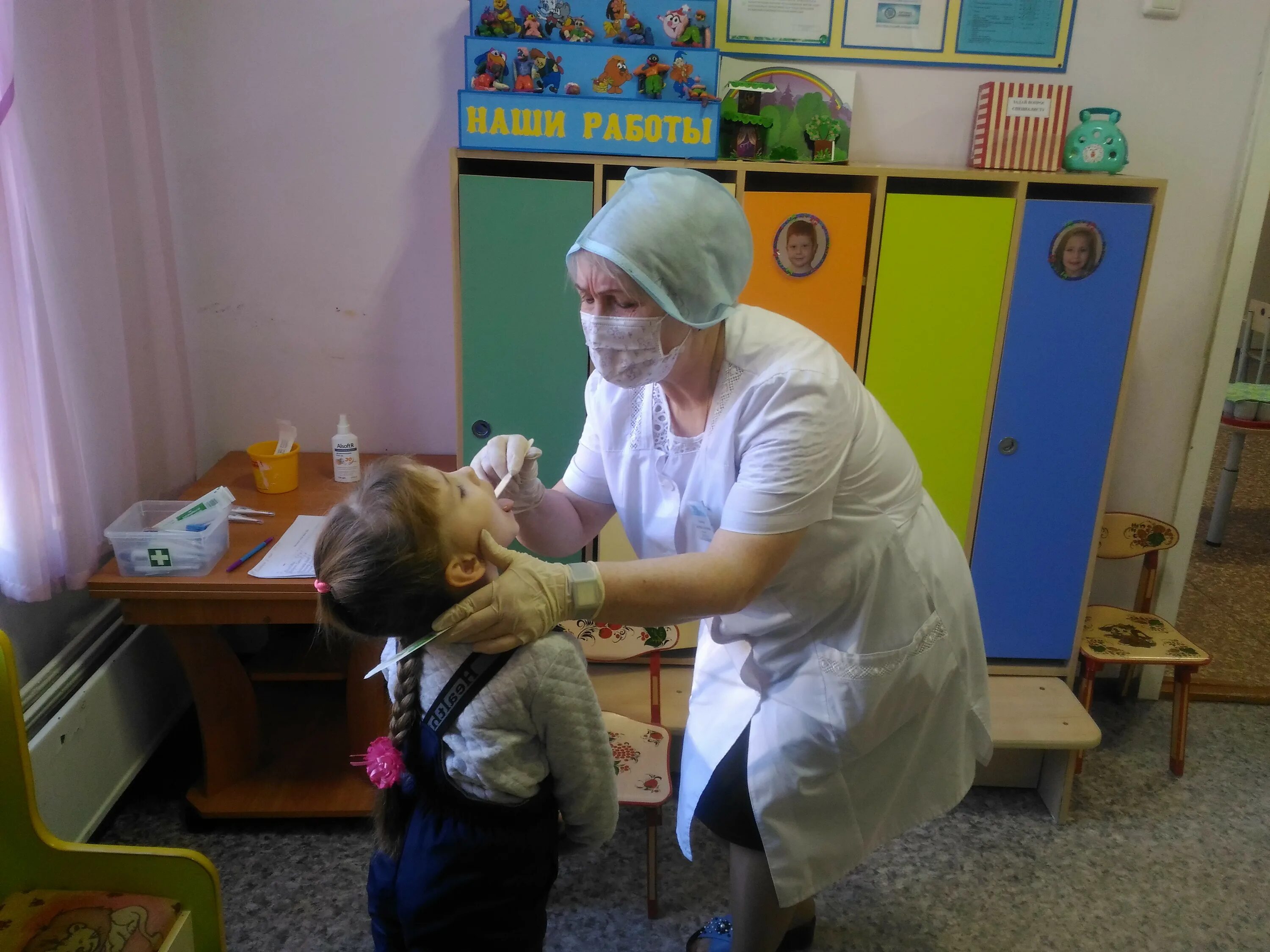Памятка для родителей если ребенок болеет. Адаптация в саду ребенок часто болеет. Родители привели больного ребёнка в сад. Уважаемые родители просьба не водить больных детей в сад. Памятка для родителей не водить больных детей.